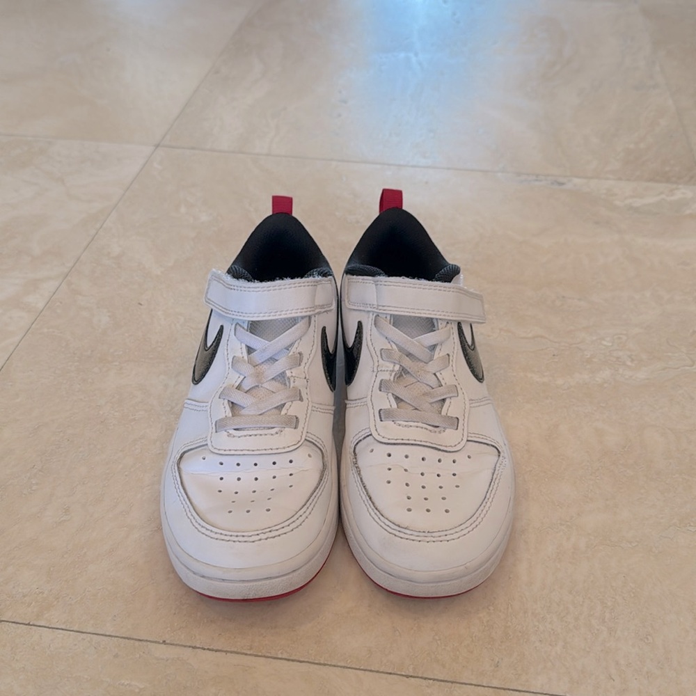 Kids Nike shoes size 1.5